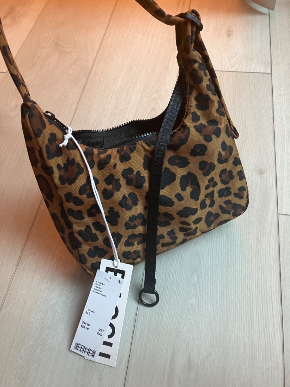 NWT Baggu Mini Nylon Shoulder Bag in Leopard - Picture 4 of 7